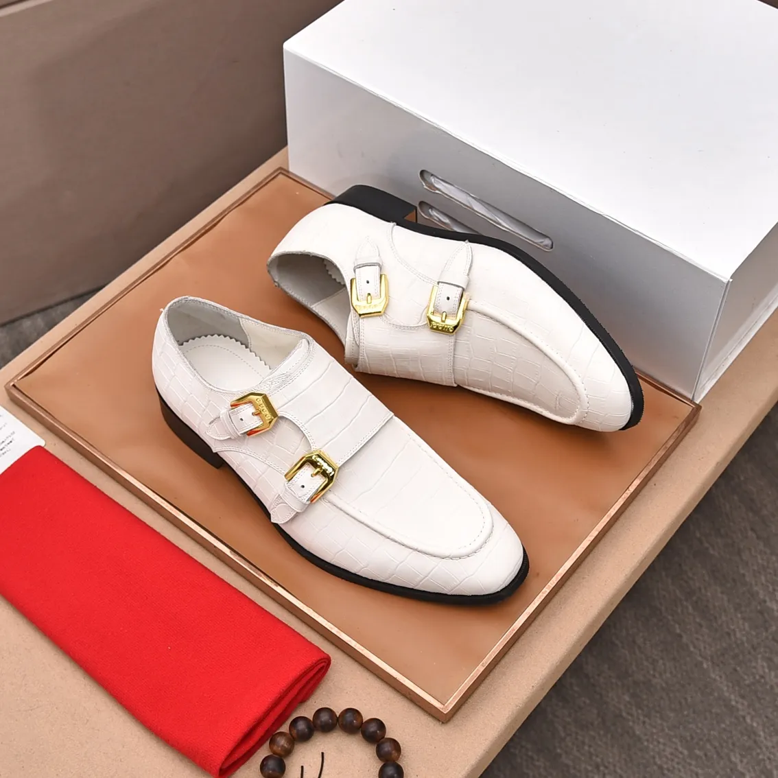 Men's shoes 💰560 (high-end, all cowhide) GUCCI high-end formal leather shoes, original imported fabrics from Italy, cowhide lining, original hardware. I believe you will be struck by it from the first moment you see it. The avant-garde atmosphere can no longer fully interpret its elegance. AAA grade rubber outsole, super comfortable. Original counter last, ensuring its original version and quality. The simple upper ensures its comfort and breathability. A pair of truly good shoes has its own unique soul, famous quality, regular size 38-44 (45 46 customized)